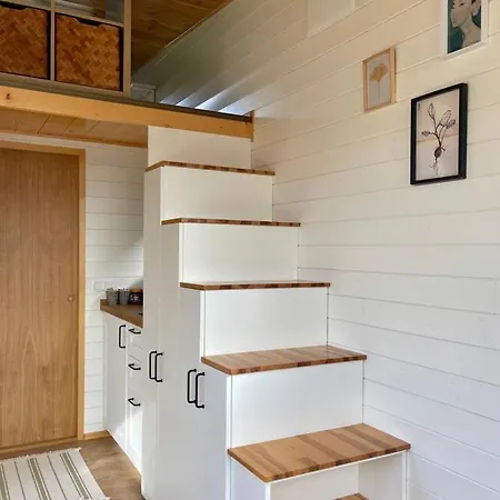 Romantic Tiny House With Private Jacuzzi And Garden Between Amsterdam Haarlem And Schiphol Airport *