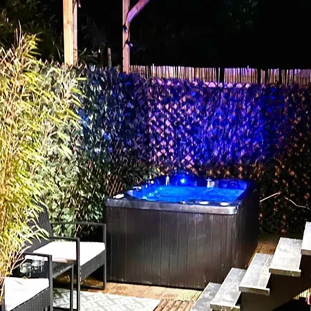 Tiny House With Garden And Jacuzzi Near Amsterdam * Vijfhuizen